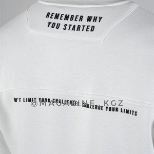 Здравствуйте Вы можете заказать у нас уличную одежду