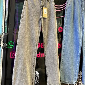 в наличии стильные джинсы с разрезом 950 сом 25 26