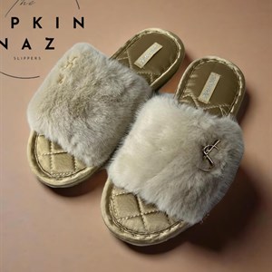  Более 20ти лет занимаемся продажами домашних тапочек