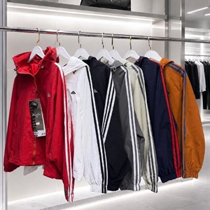 Ветровка Sport Chic oversize — легкая, защищает от ветра и подходит на каждый день