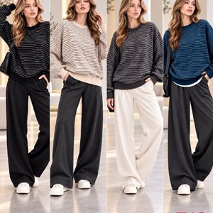 Женский трикотажный свитер oversize в полоску с объёмными рукавами