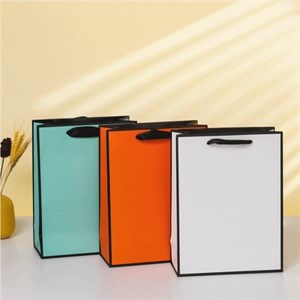 Глянцевые подарочные пакеты с черным краем Размеры