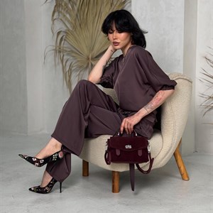 Замшевая мини сумка в самом трендовом цвете этого