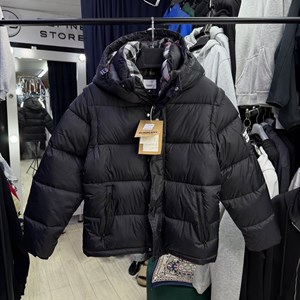 Куртка BURBERRY - Стильная жилетка в Бишкеке