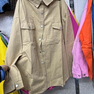 получили стильные джинсовые рубашки с необроботанным