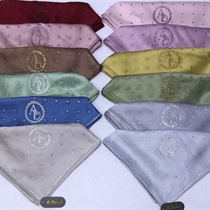 Снова Вналичии органза платки со стразами Размер 95