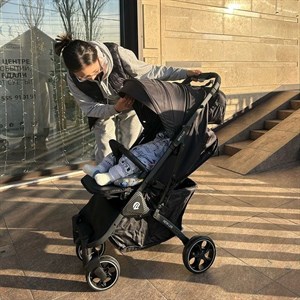 Прогулочная коляска New Lux Коляска имеет легкую раму