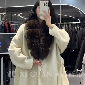 Женское пальто из 100% шерсти с съёмным мехом — размеры M–L