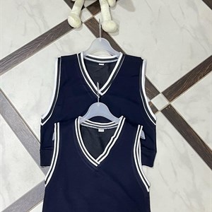 В наличии безрукавки  Размеры 32 34 36 38 40 42 Ткань