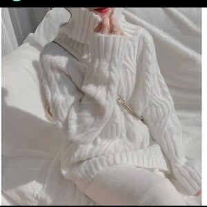 Модель 7069 Шерстяной свитер в трёх цветах молочный