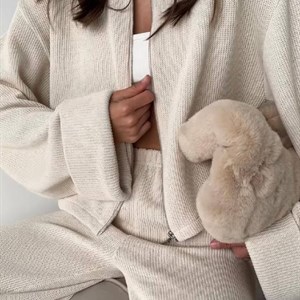 Женский трикотажный костюм-двойка стандартного размера | Aika Collection