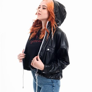 Кто сказал что кожаные куртки могут быть только грубыми