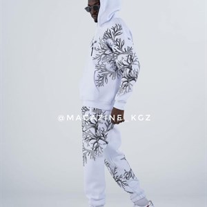 Здравствуйте Вы можете заказать у нас уличную одежду