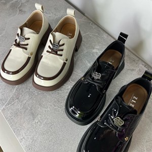 Еще одна новинка оксфордов в корейском стиле Лакированные