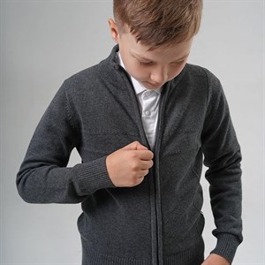 Школьные кофты для мальчиков 2022 года вы подберете