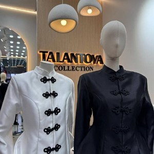 Женский базовый пиджак с акцентной талией на подкладке — чёрный и айвори