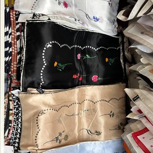 Женский платок из итальянского шелка 110×110 см — ручной подгиб