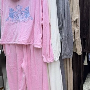 Женская одежда стандартного размера в 5 цветах — сниженная цена 1700 сом