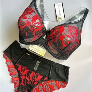 Бюст ДЕ чашки 520 сом Трусы М Зхл 275 сом В пачке