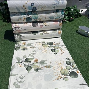 Все ткани может сочетать с однотонными тканями и создать