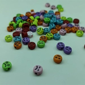 Бусины смайлики цветные С помощью бусинок смайлов
