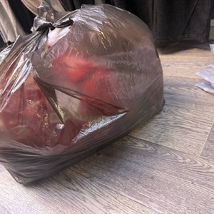 Найден костюм в пакете на рынке Дордой — найдись владелец