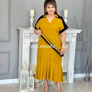 На модели Платье прямого кроя с поясом в итальянском