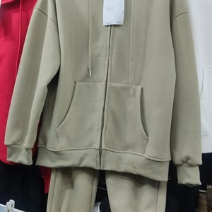 Спортивные костюмы с начесом Расцветки размеры есть