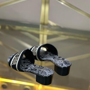 New шлепки В наличии   Качество люкс 1 1 Размеры 35