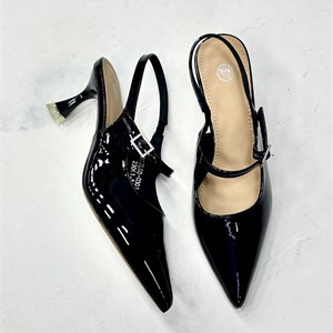 Лаковые туфли с ремешком - идеальный выбор для элегантных женщин