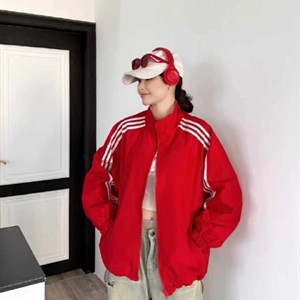 Ветровка Sport Chic oversize — легкая, удобная и защищает от ветра