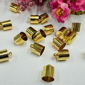 С помощью колпачков можно сделать обыкновенное украшение