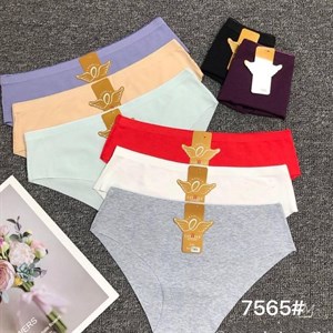 Кыргызстан Бишкек Рынок Кербен Дордой Нижнее белье