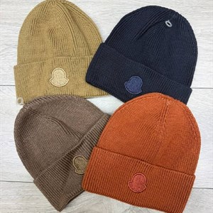 Тёплая вязаная шапка MONCLER оптом — 4 расцветки, размер стандарт