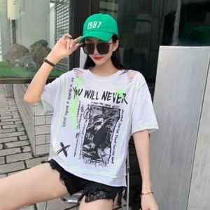 Модель 6037 Футболка трикотаж в белом цвете принт