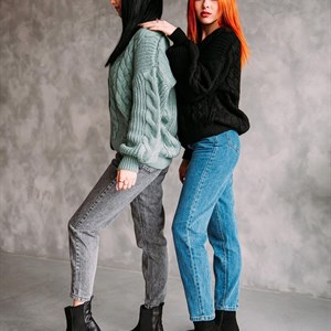 Вязанные кофточки на пуговицах   В двух шикарных