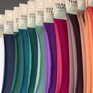 Широкий ассортимент тканей в различных расцветках