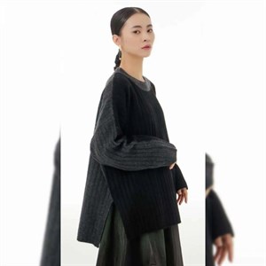 Модель Свитер шерсть ангора Вязка крупная лапша Асимметричная