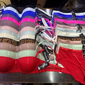 Купите стильный комплект Dandissi - идеальное решение для вашего гардероба!