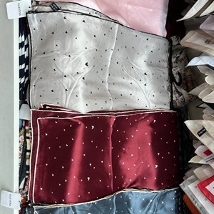 Женский платок из итальянского шелка 110×110 см — ручной подгиб
