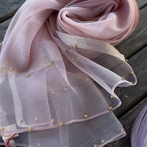 Актуальные объемные палантины – идеальный выбор для любого сезона