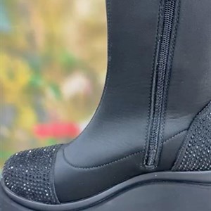 В НАЛИЧИИ НЕ РЕАЛЬНО КРУТЫЕ САПОГИ