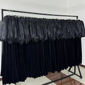 Мы завершили очередной заказ и сшили партию платьев