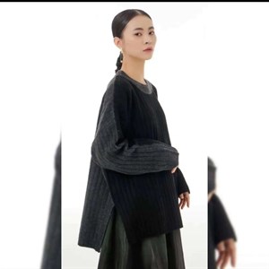 Модель Свитер шерсть ангора Вязка крупная лапша Асимметричная