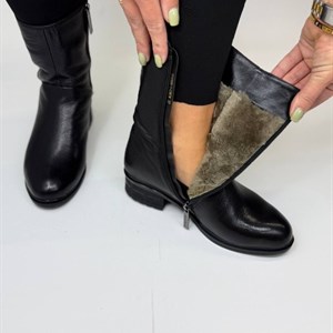 Зимние женские сапоги из натуральной кожи на меху — размеры 35–39