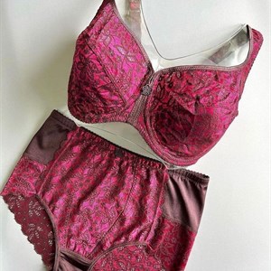 Бюст ФЖН чашки 415 сом Трусы Л 4хл 260 сом В пачке