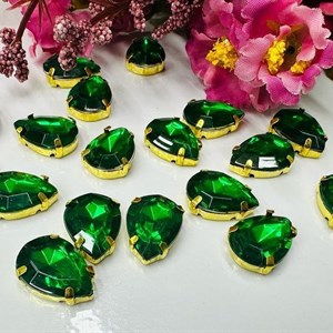 Стразы в цапах или стразы в оправе кастах включают