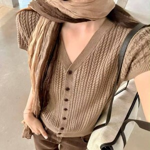 Новая коллекция женской одежды KAPSULA BRAND на рынке Дордой