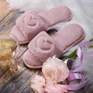  Более 20ти лет занимаемся продажами домашних тапочек