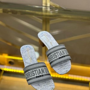 New шлепки В наличии   Качество люкс 1 1 Размеры 35